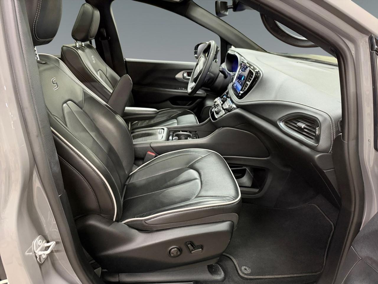 2025 Chrysler Pacifica Limited FWD Photo