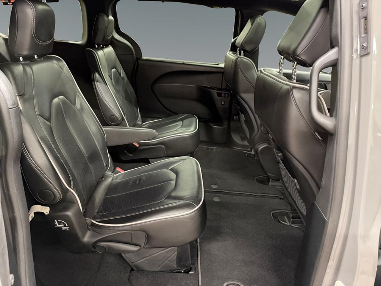 2025 Chrysler Pacifica Limited FWD Photo