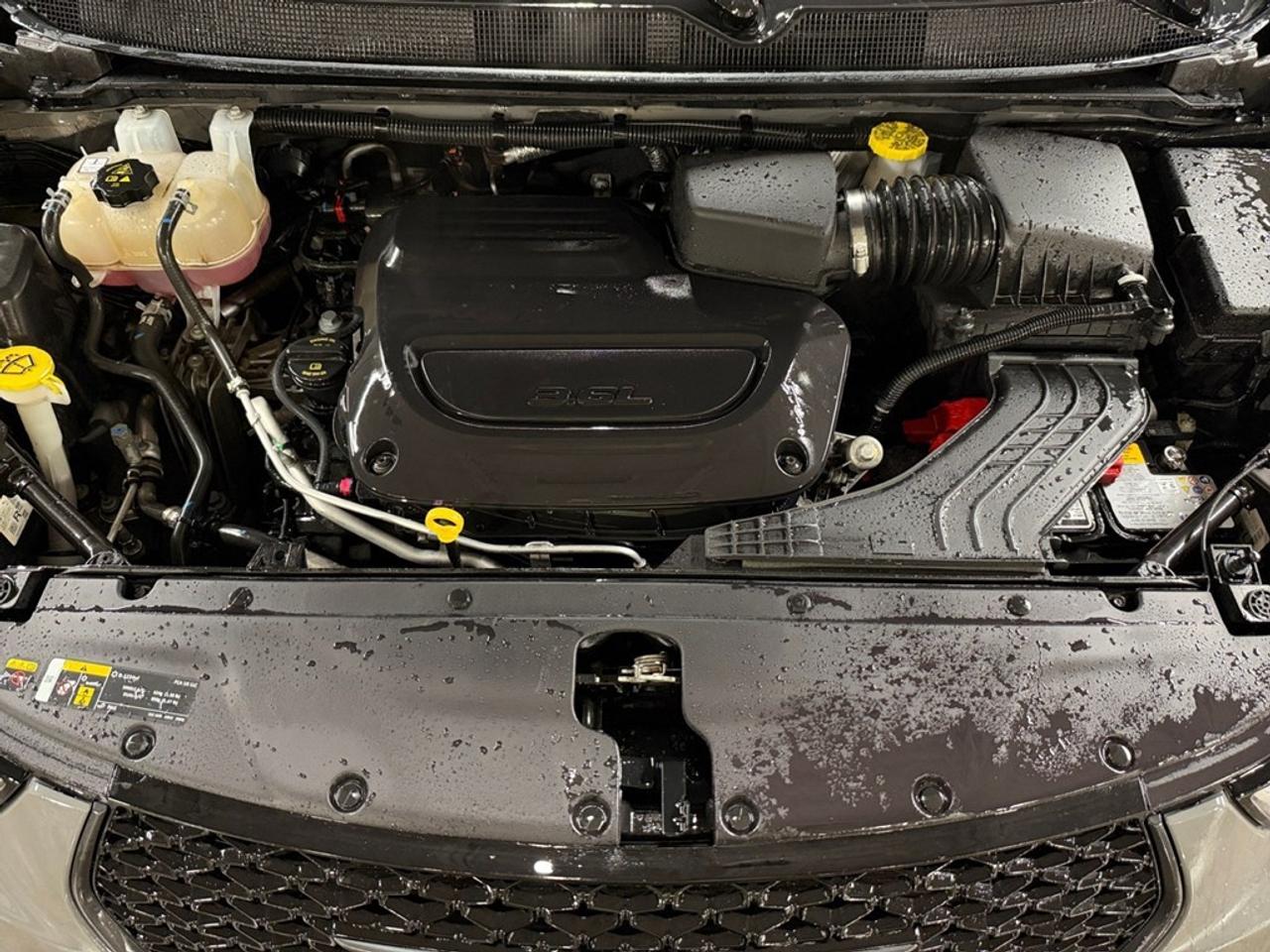2025 Chrysler Pacifica Limited FWD Photo
