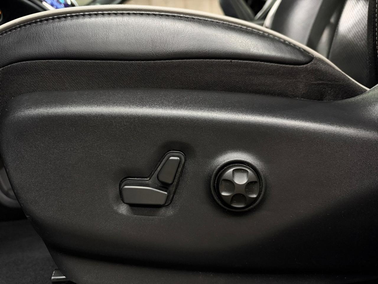 2025 Chrysler Pacifica Limited FWD Photo