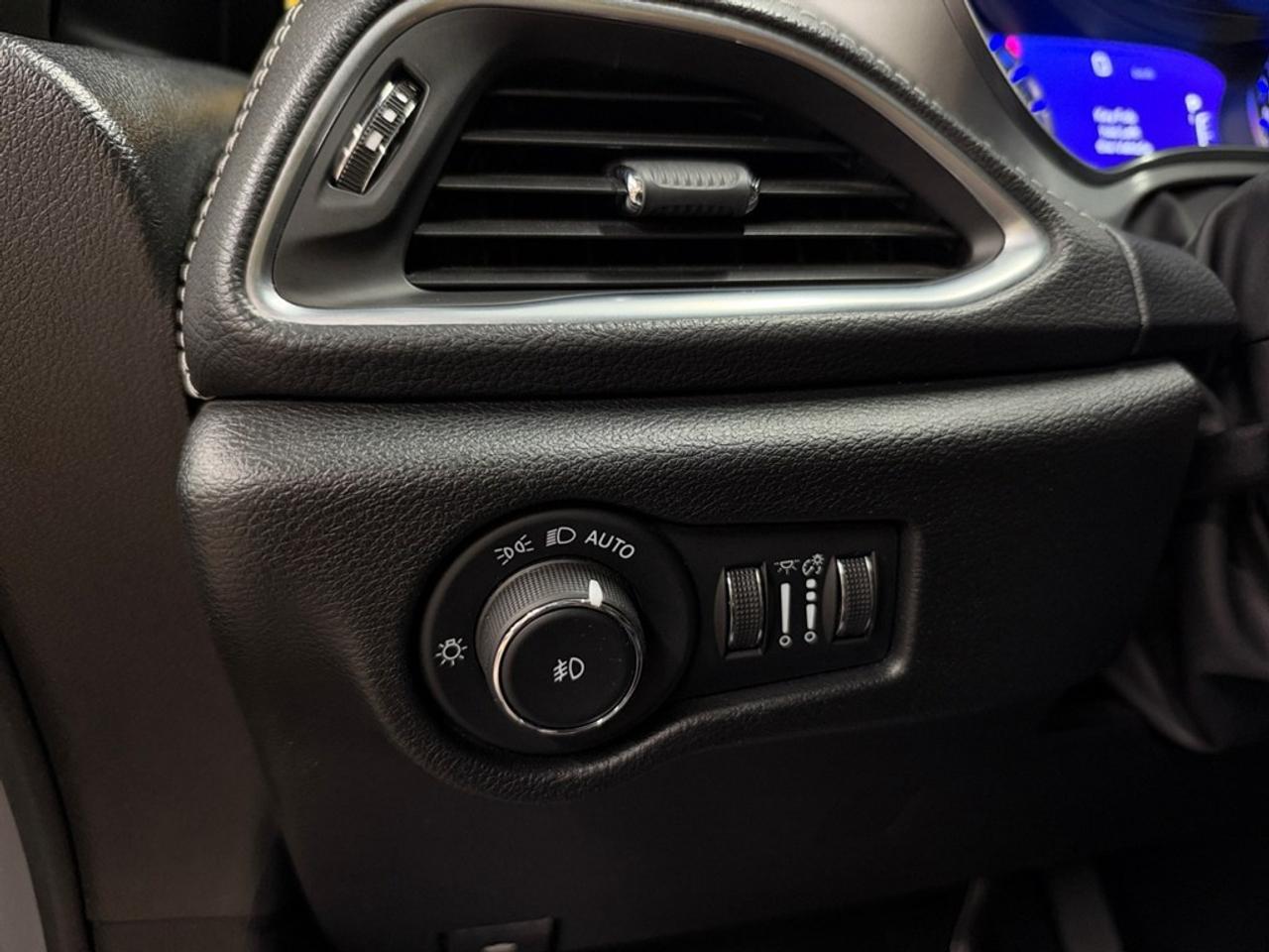 2025 Chrysler Pacifica Limited FWD Photo