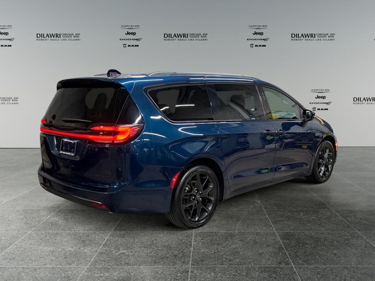 2025 Chrysler Pacifica Limited FWD Photo