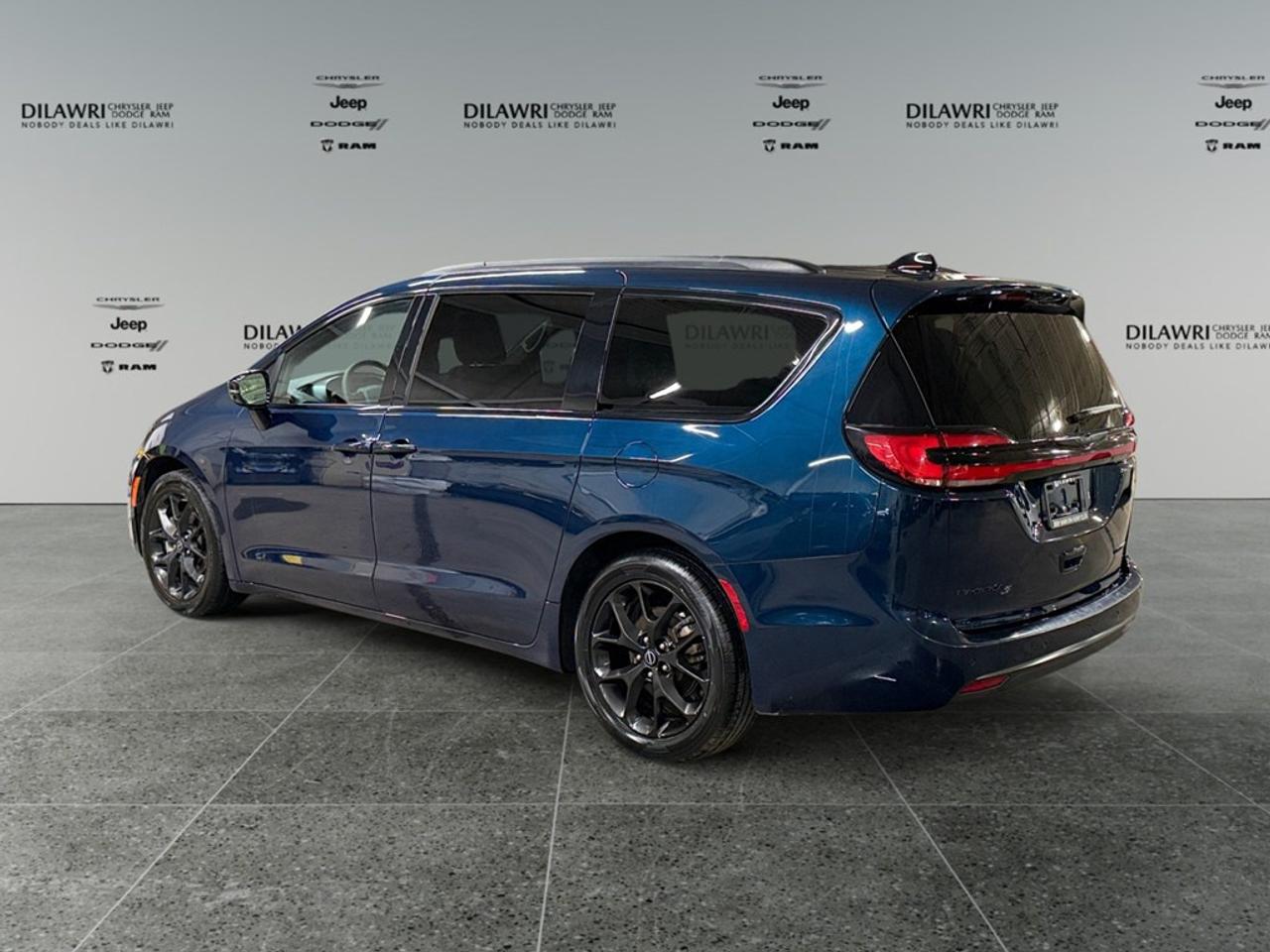 2025 Chrysler Pacifica Limited FWD Photo