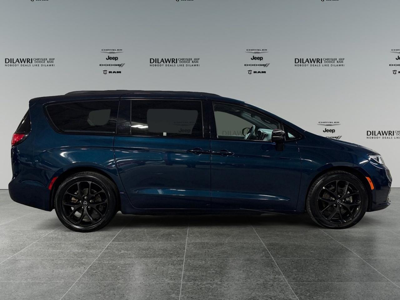 2025 Chrysler Pacifica Limited FWD Photo