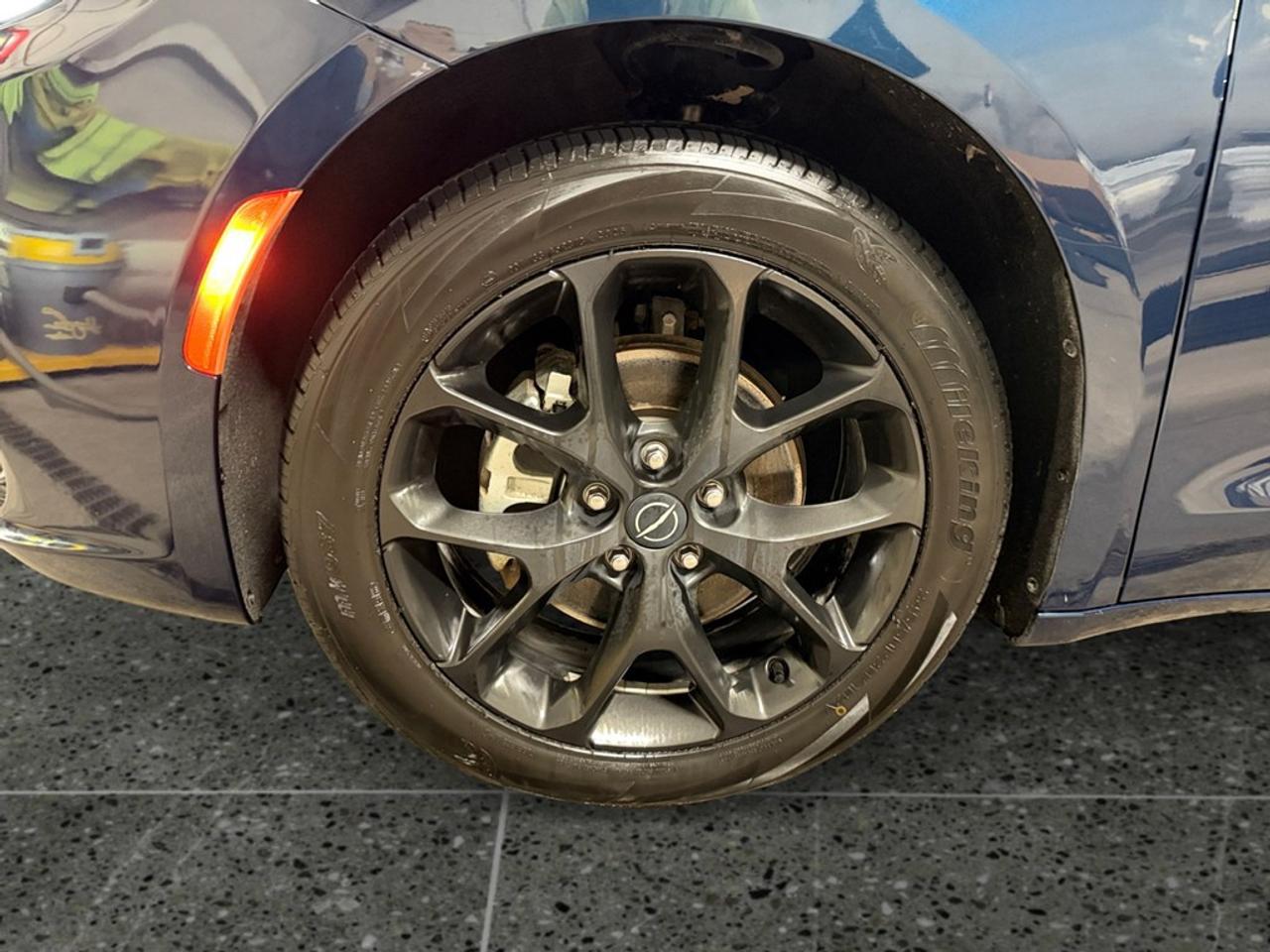 2025 Chrysler Pacifica Limited FWD Photo