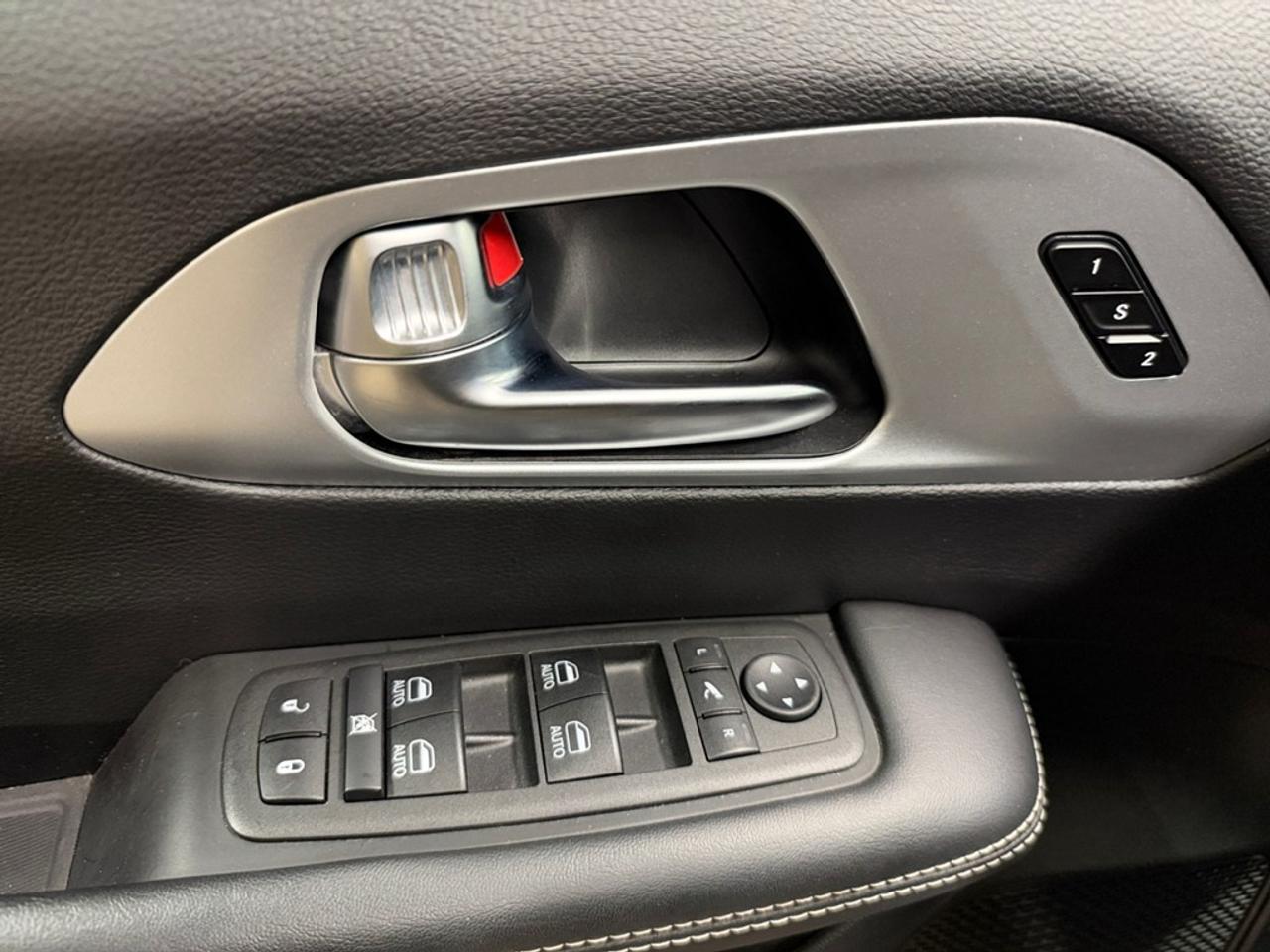 2025 Chrysler Pacifica Limited FWD Photo