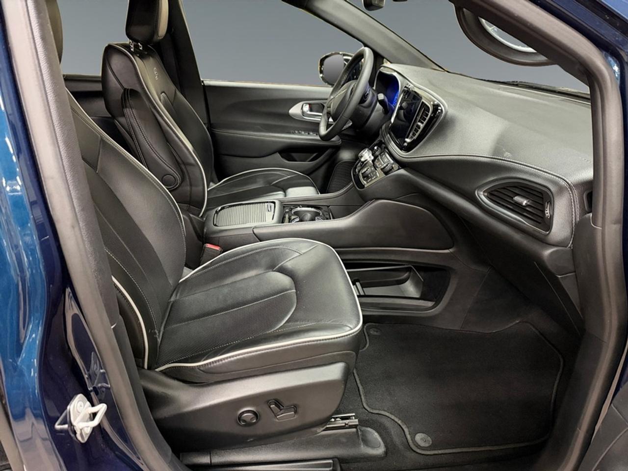 2025 Chrysler Pacifica Limited FWD Photo