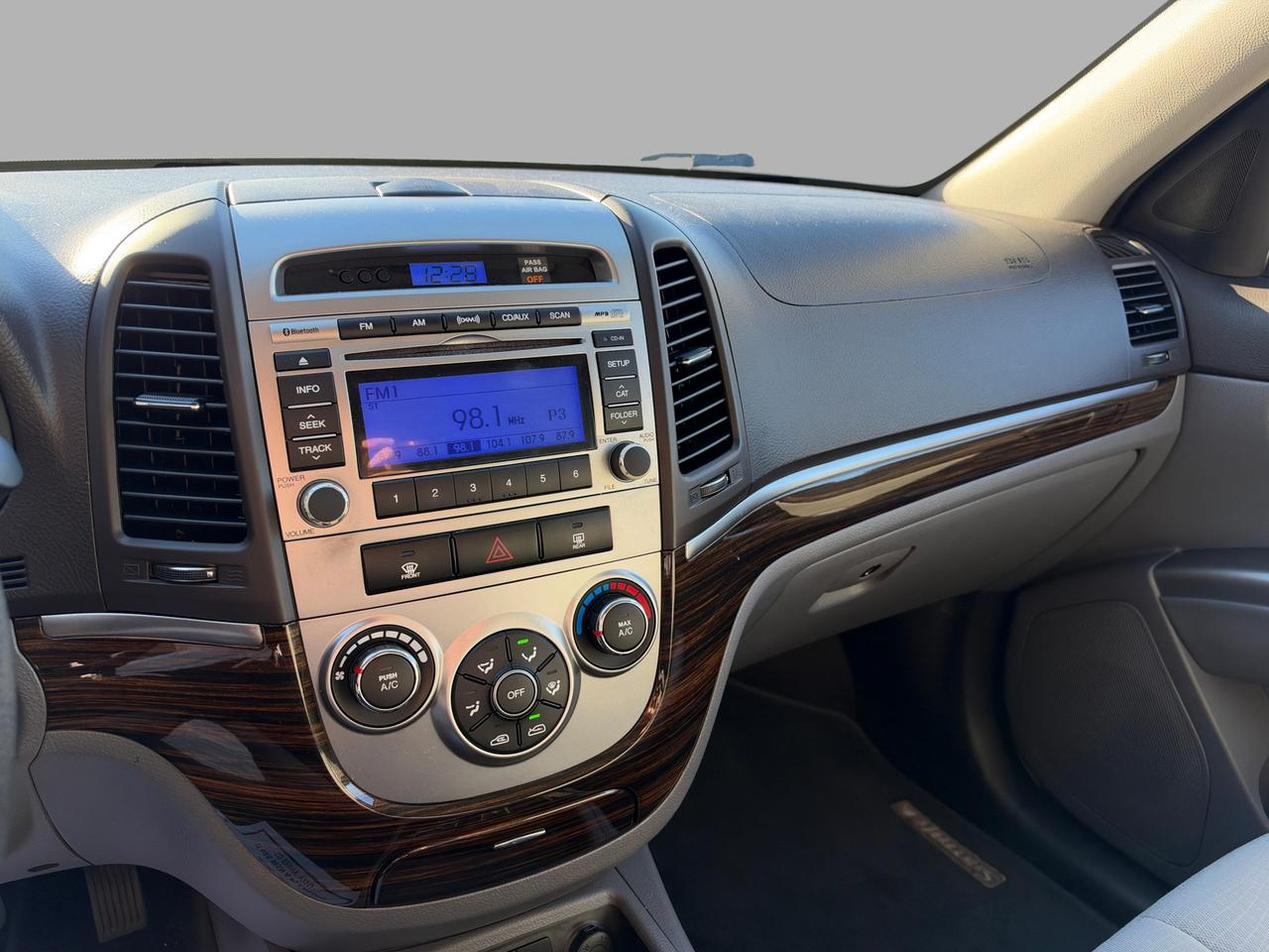 2012 Hyundai Santa Fe FWD 4dr I4 Auto GL Premium Photo