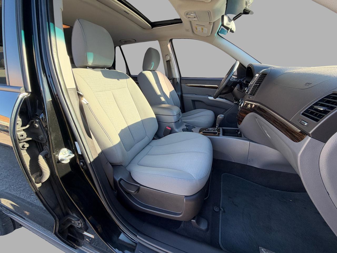 2012 Hyundai Santa Fe FWD 4dr I4 Auto GL Premium Photo