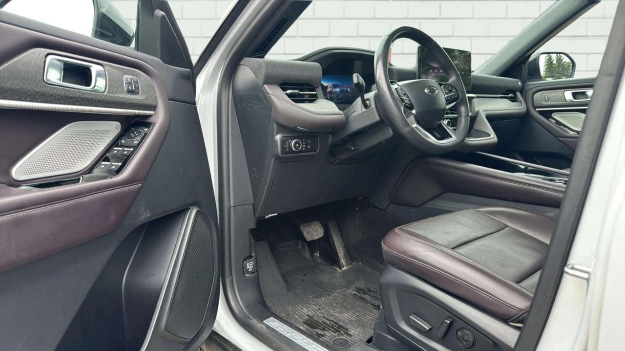 2025 Ford Explorer Platinum 4WD Photo