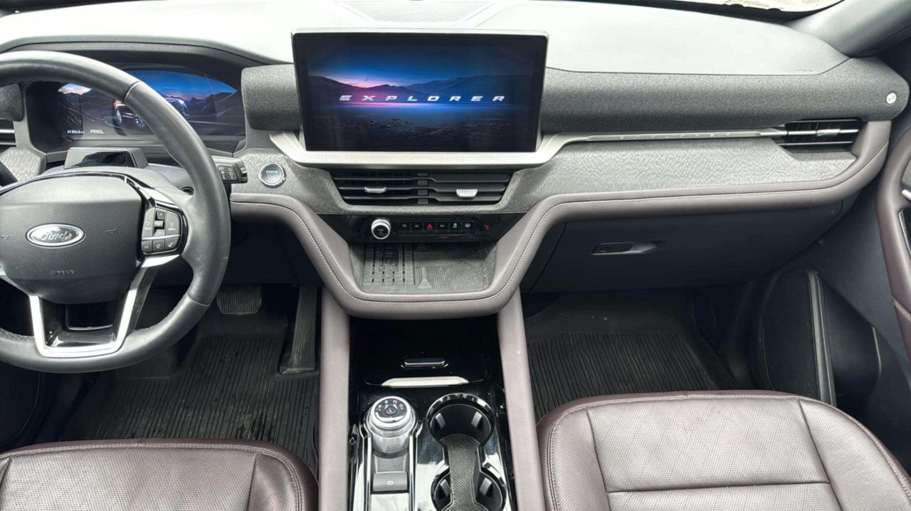 2025 Ford Explorer Platinum 4WD Photo