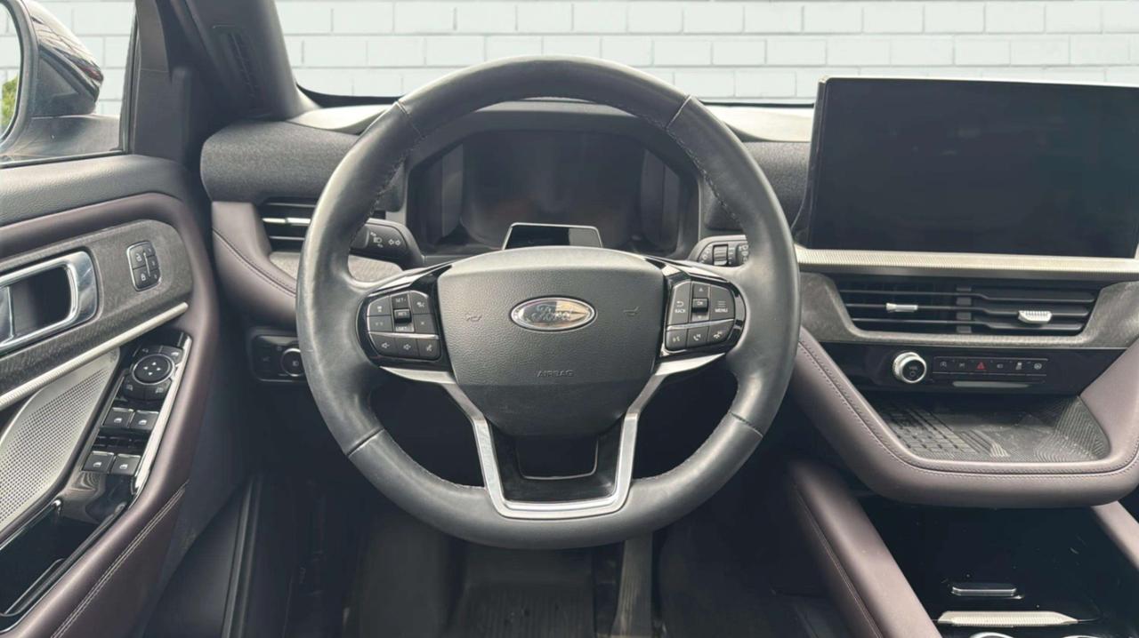 2025 Ford Explorer Platinum 4WD Photo