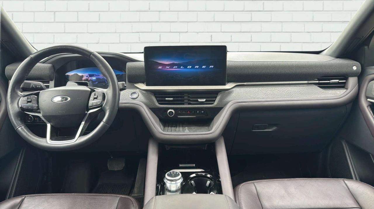 2025 Ford Explorer Platinum 4WD Photo