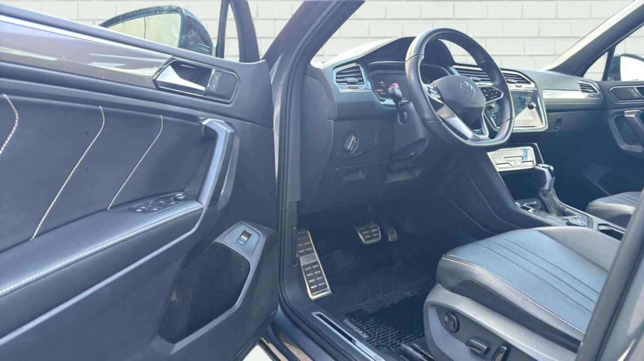 2024 Volkswagen Tiguan Comfortline R-Line Black Edition 4MOTION Photo