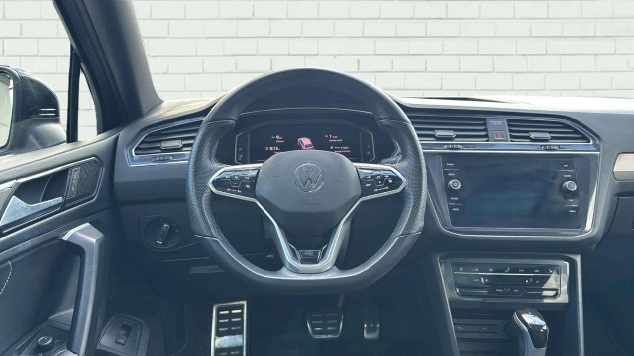 2024 Volkswagen Tiguan Comfortline R-Line Black Edition 4MOTION Photo