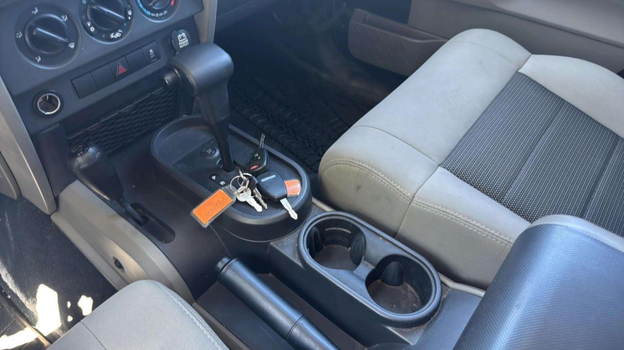 2010 Jeep Wrangler UNLIMITED 4WD 4DR SAHARA Photo