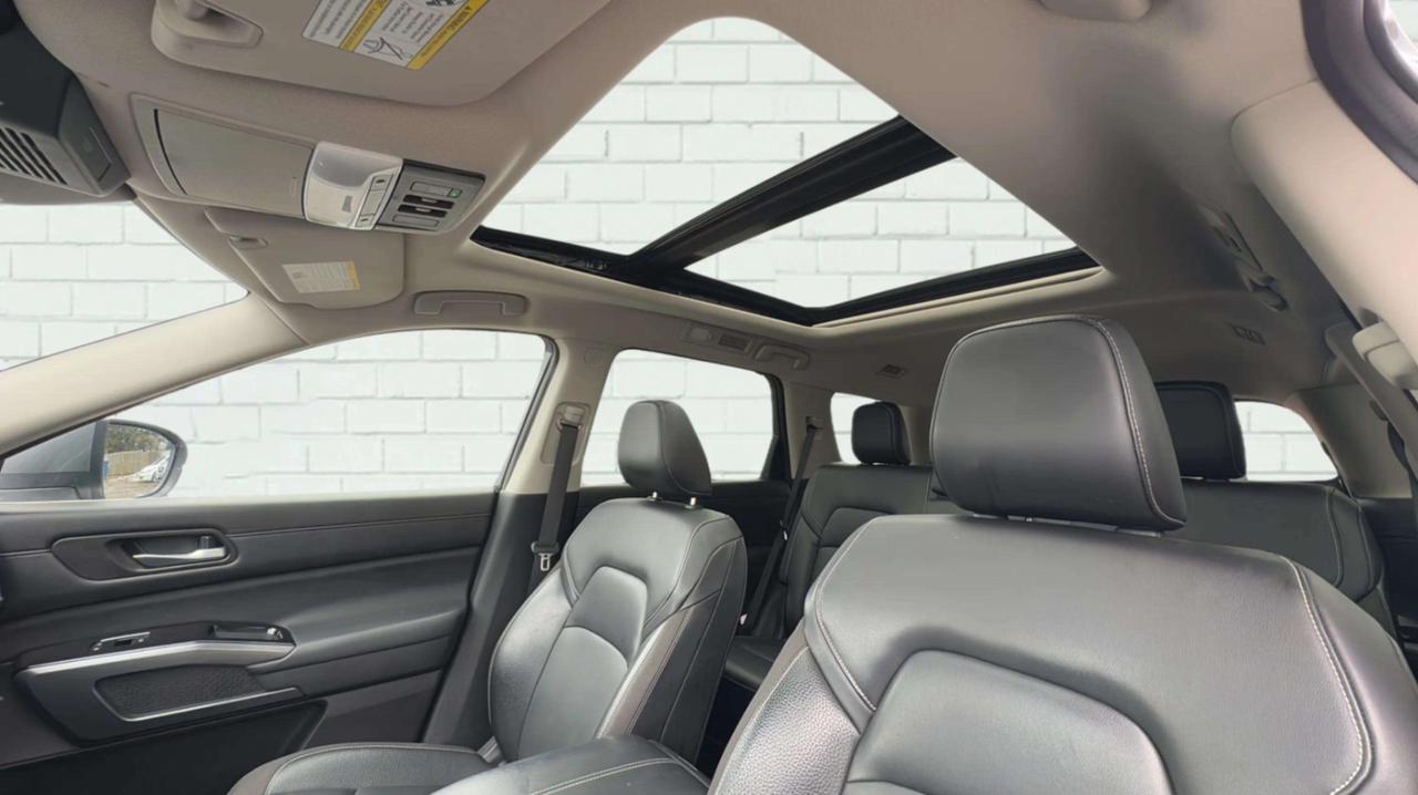 2022 Nissan Pathfinder SL 7 PASSENGER PANORAMIC SUNROOF LEATHER 4WD Photo
