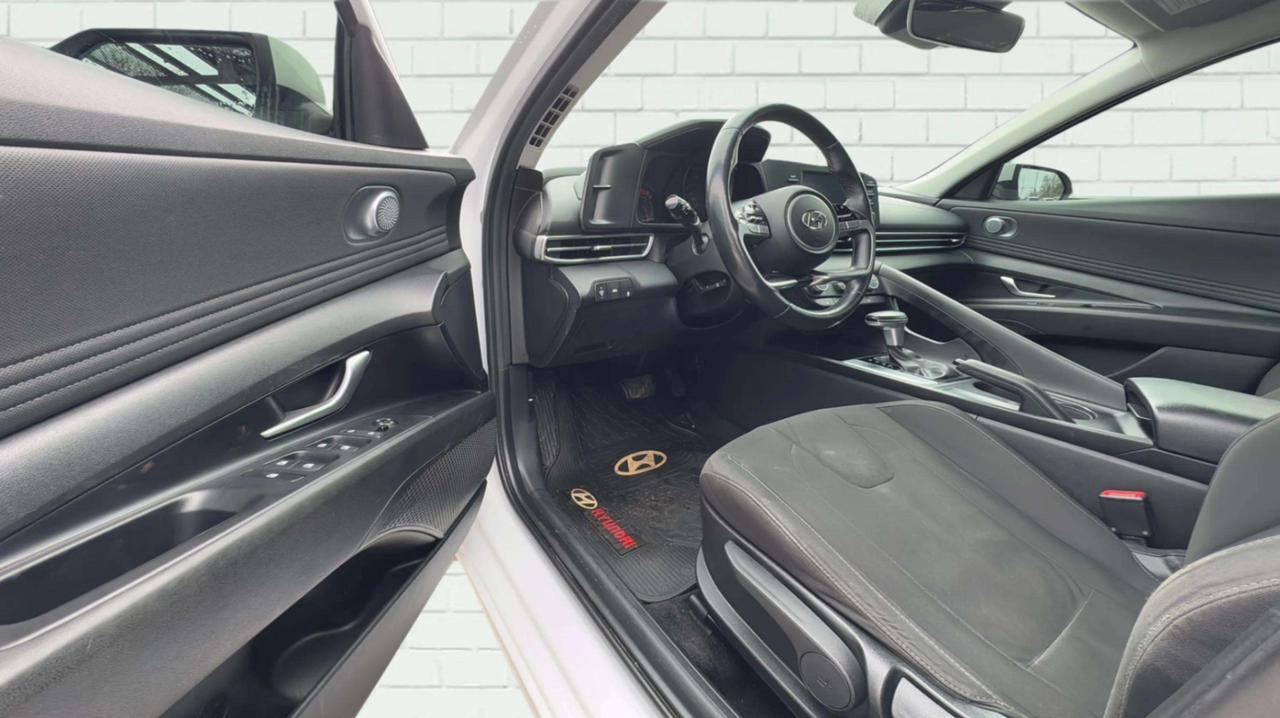 2021 Hyundai Elantra Preferred IVT Photo
