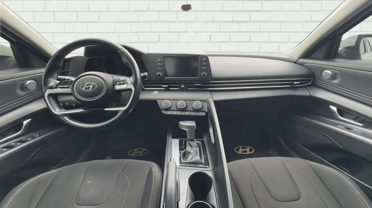 2021 Hyundai Elantra Preferred IVT Photo