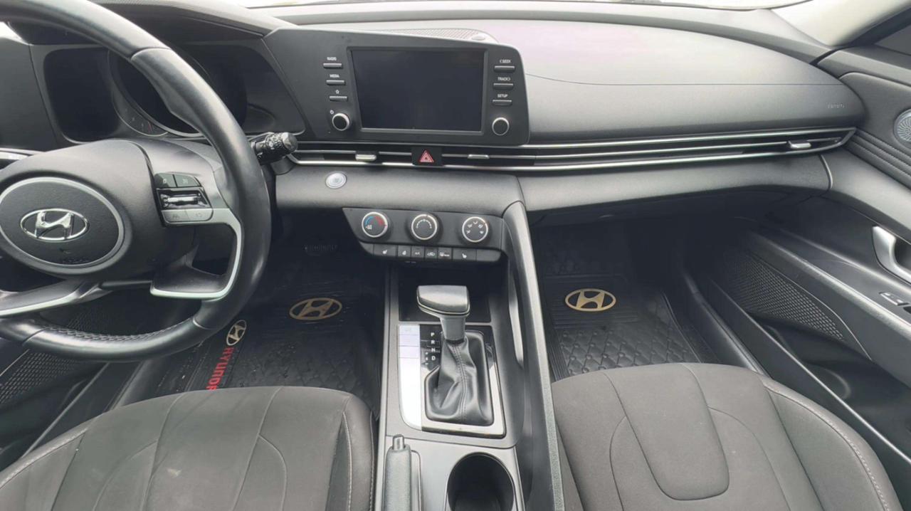 2021 Hyundai Elantra Preferred IVT Photo