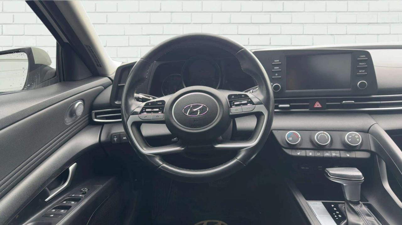 2021 Hyundai Elantra Preferred IVT Photo