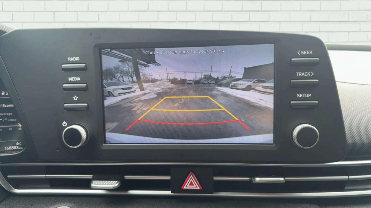 2021 Hyundai Elantra Preferred IVT Photo