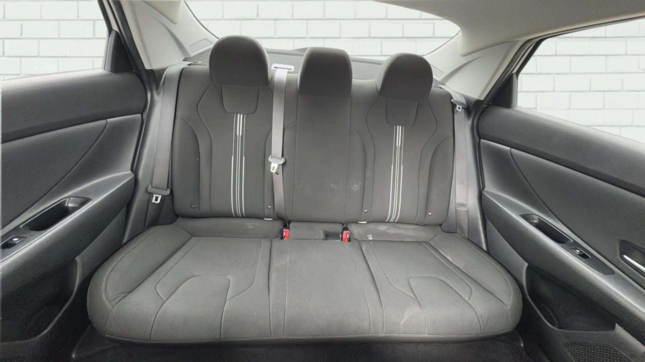 2021 Hyundai Elantra Preferred IVT Photo