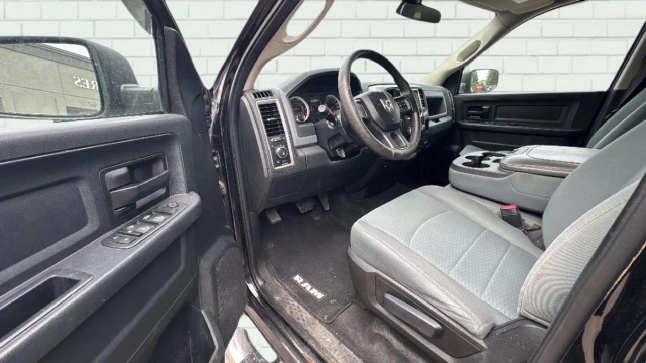 2017 RAM 1500 4WD QUAD CAB 140.5" ST Photo