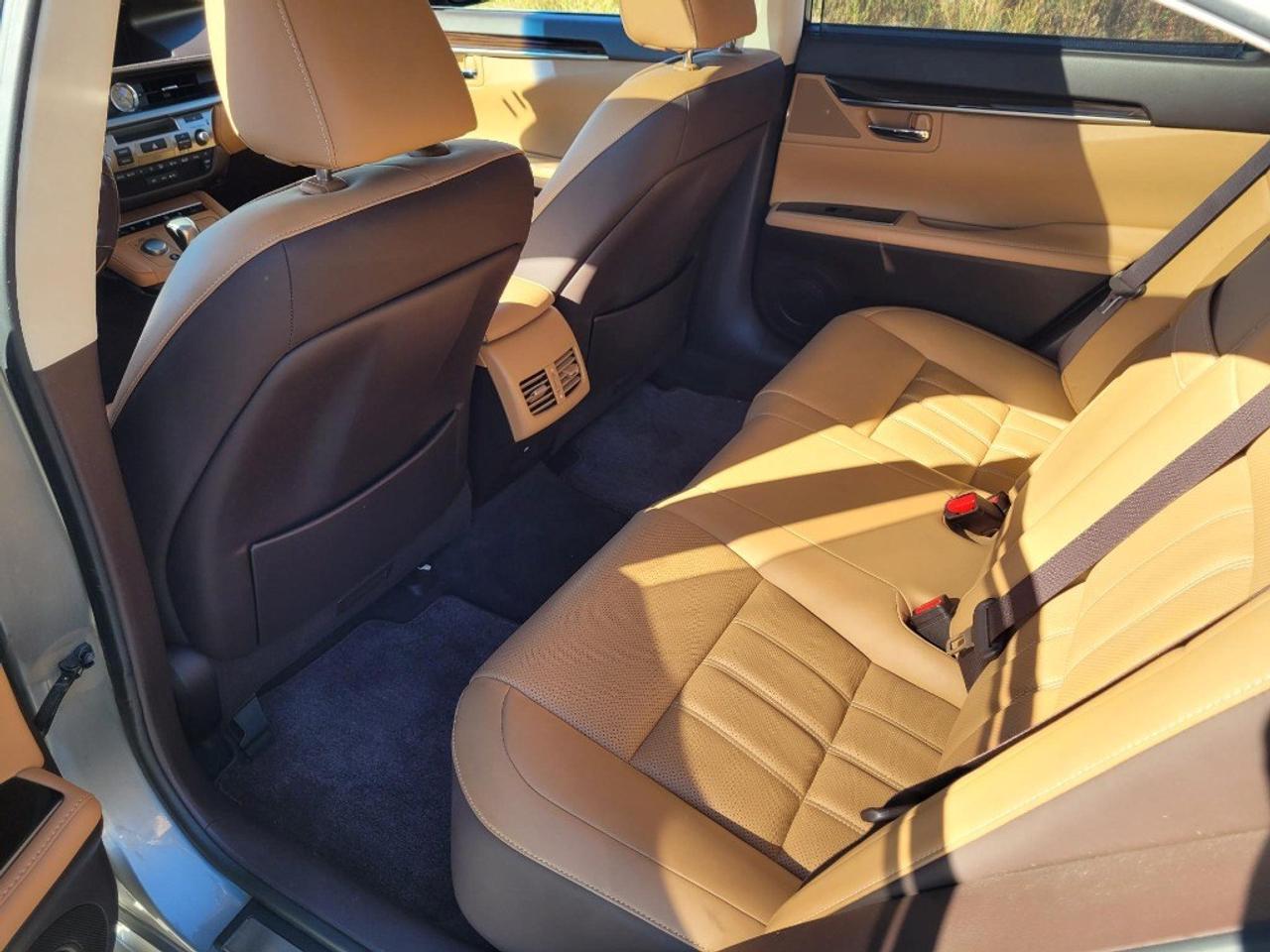 2016 Lexus ES 350 4dr Sdn Photo