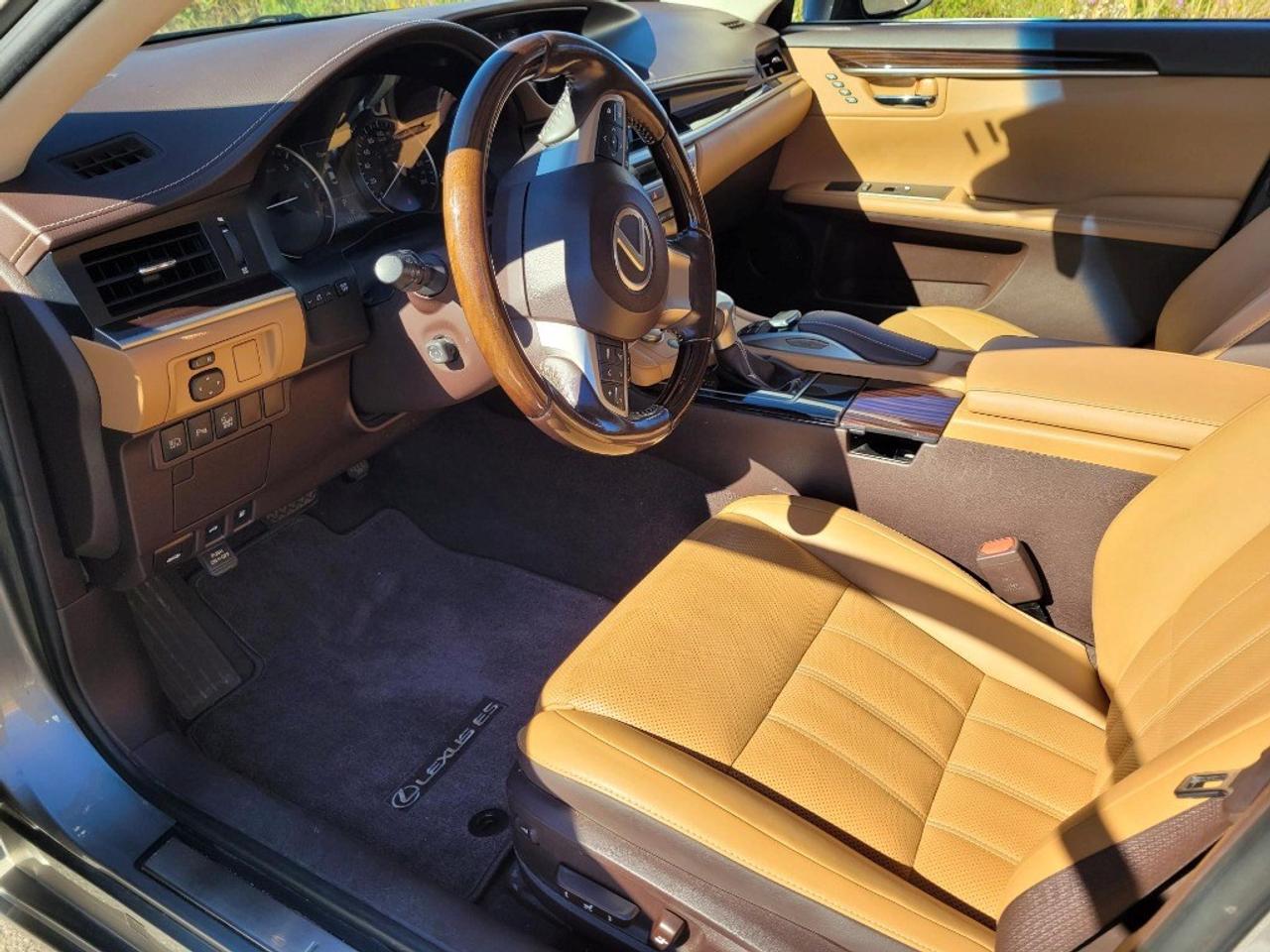 2016 Lexus ES 350 4dr Sdn Photo