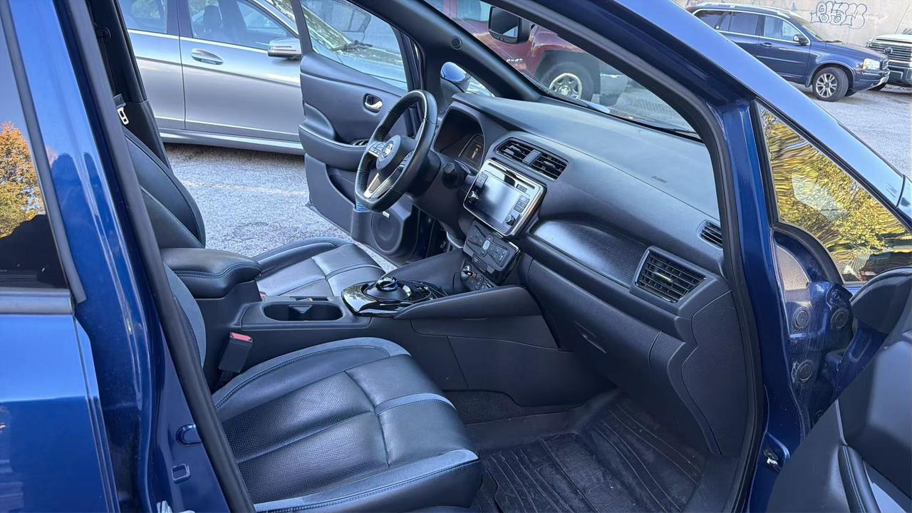 2018 Nissan Leaf SV Photo