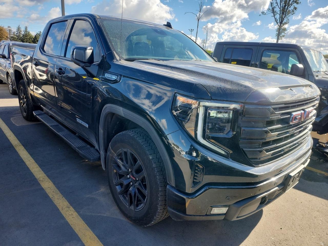 2024 GMC Sierra 1500 Elevation 5.3L V8/LEATHER/ROOF/BOSE 360/MULTI/30KM/OFF GM LEASE! Photo0