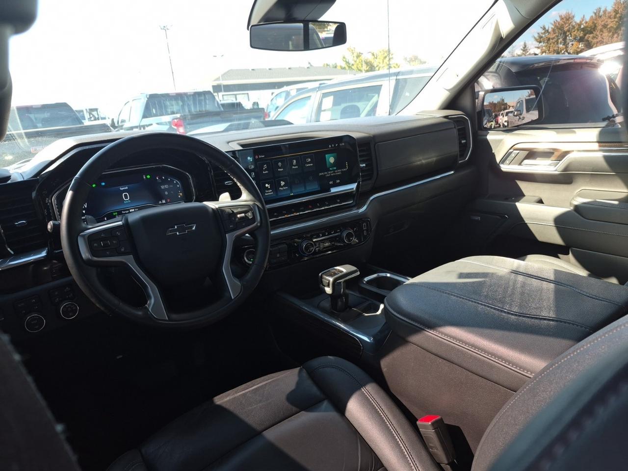 2024 Chevrolet Silverado 1500 LT Trail Boss LT/6.2L/LEATHER/ROOF/MULTI/TECH/31KM/OFF LEASE! Photo