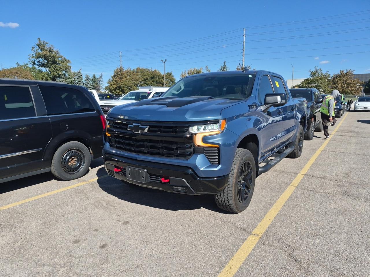 2024 Chevrolet Silverado 1500 LT Trail Boss LT/6.2L/LEATHER/ROOF/MULTI/TECH/31KM/OFF LEASE! Photo