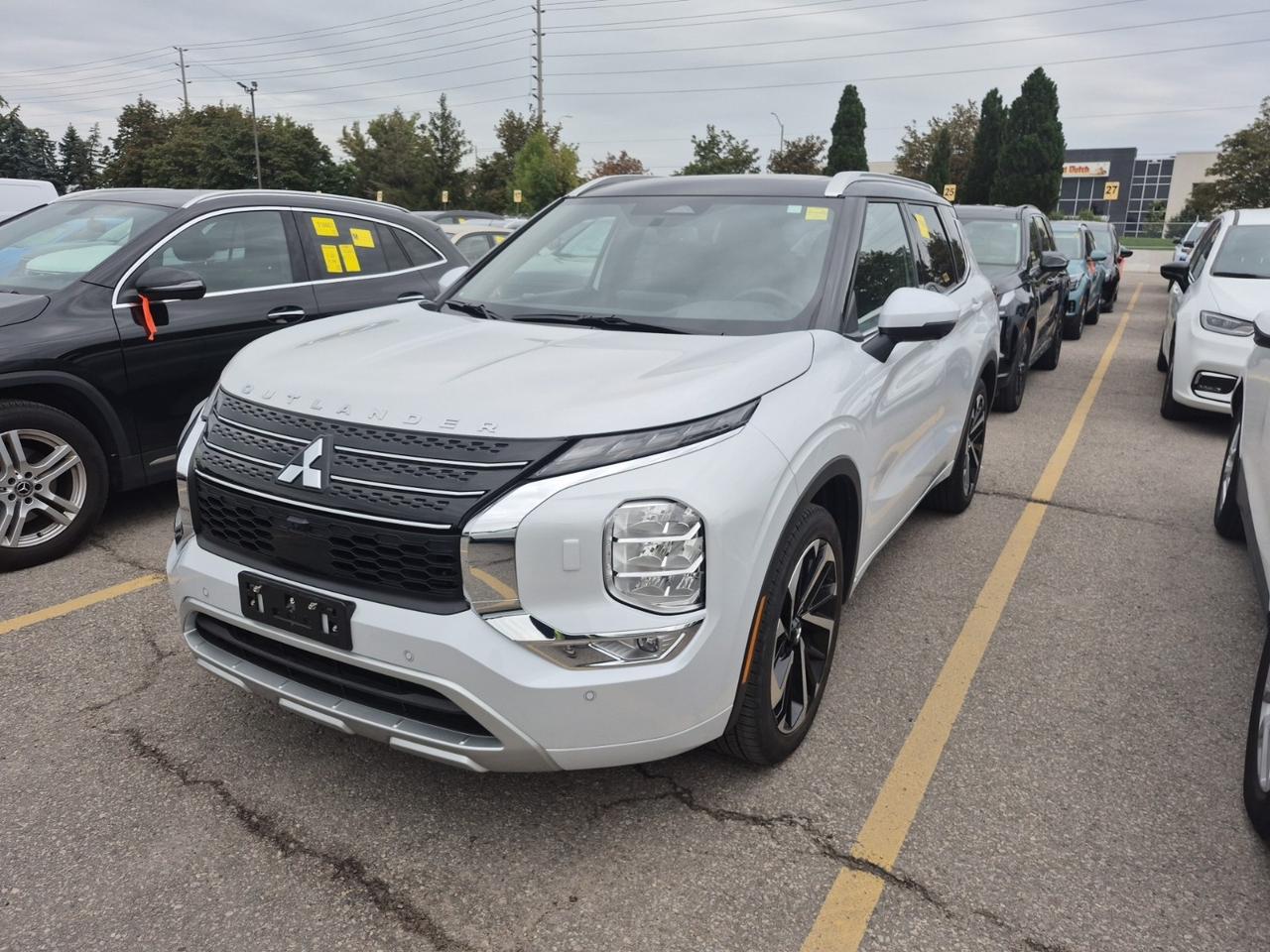 2024 Mitsubishi Outlander GT PREMIUM/AWD/BOSE HUD/360CAM/LEATHER/PANO ROOF/OFF LEASE! Photo