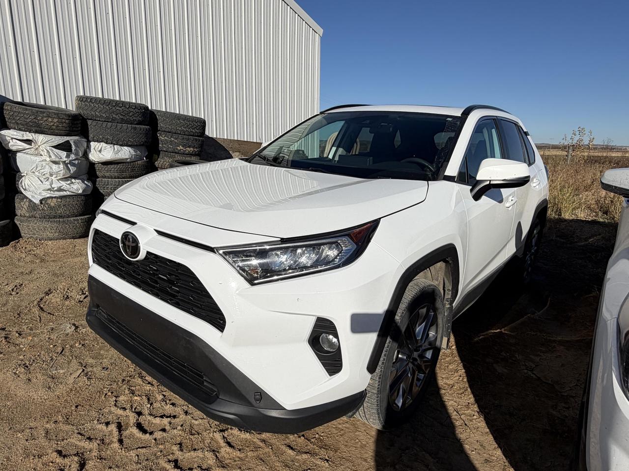2021 Toyota RAV4 XLE Photo1