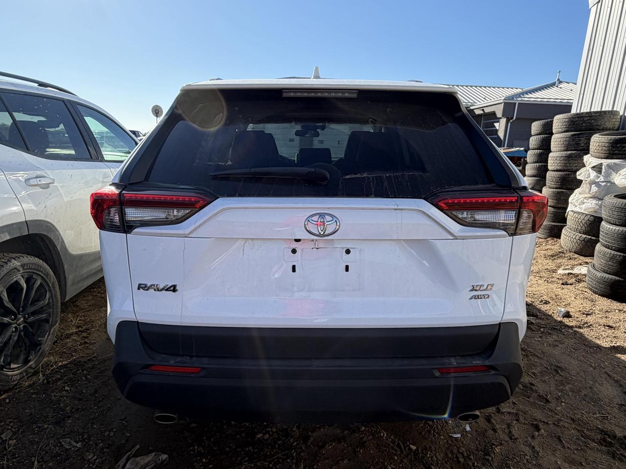2021 Toyota RAV4 XLE Photo4