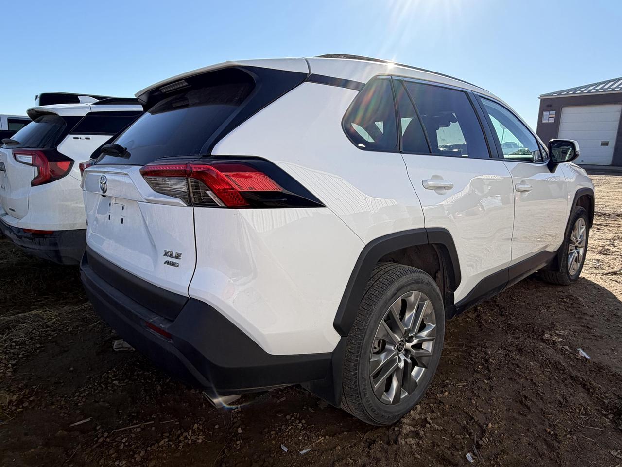 2021 Toyota RAV4 XLE Photo3