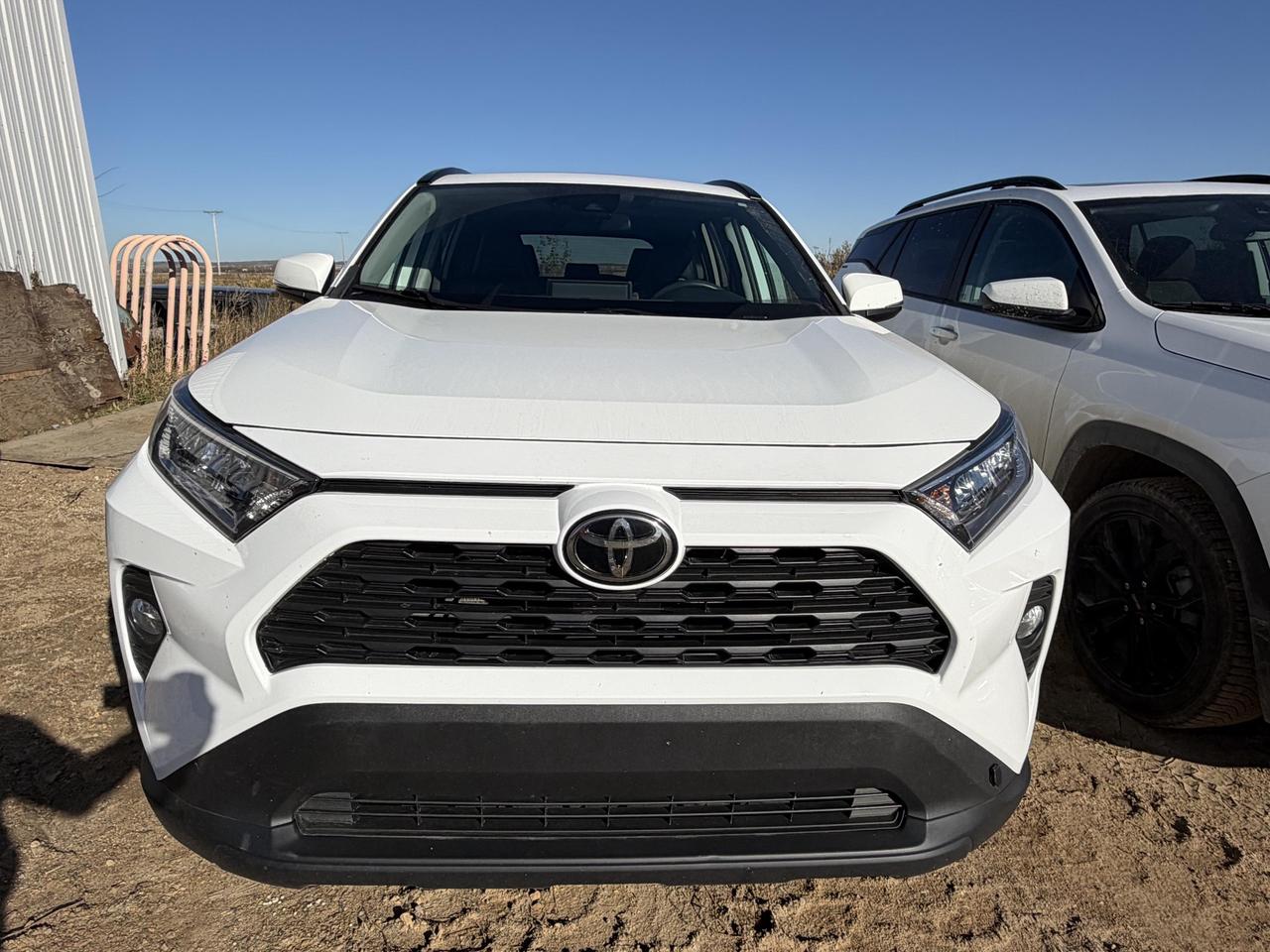 2021 Toyota RAV4 XLE Photo2