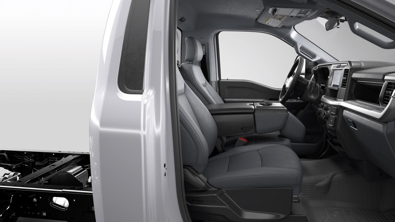 2026 Ford F-550 Super Duty DRW XL Photo5