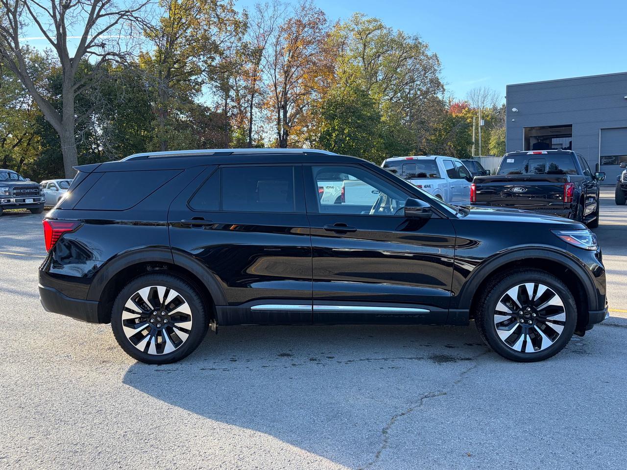 2026 Ford Explorer Platinum 4WD Photo3