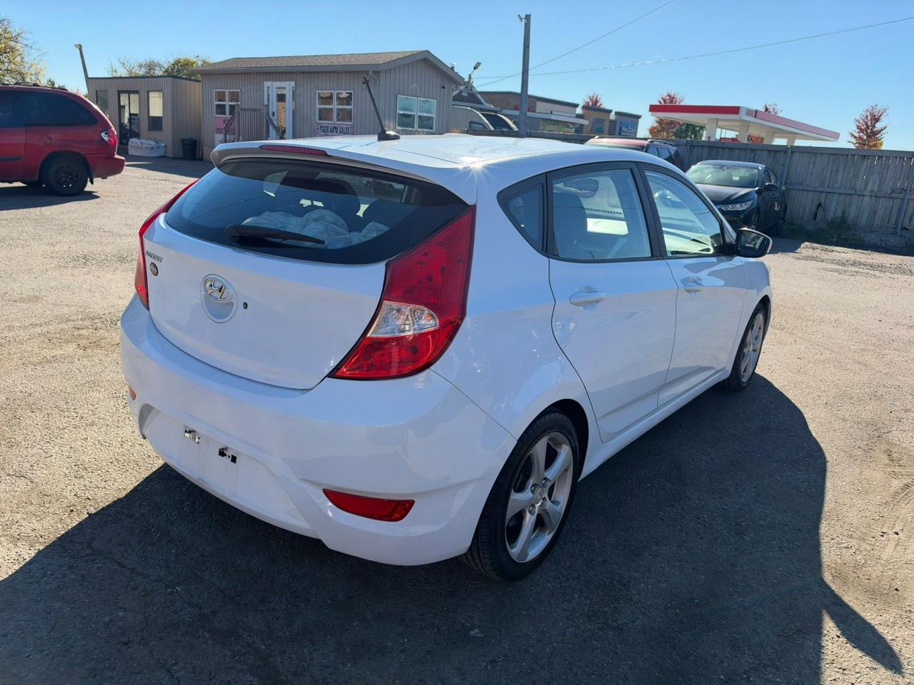 2017 Hyundai Accent SE, SUNROOF, ALLOYS, WINTER TIRES, CERTIFIED Photo