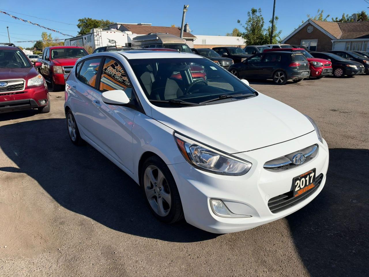 2017 Hyundai Accent SE, SUNROOF, ALLOYS, WINTER TIRES, CERTIFIED Photo