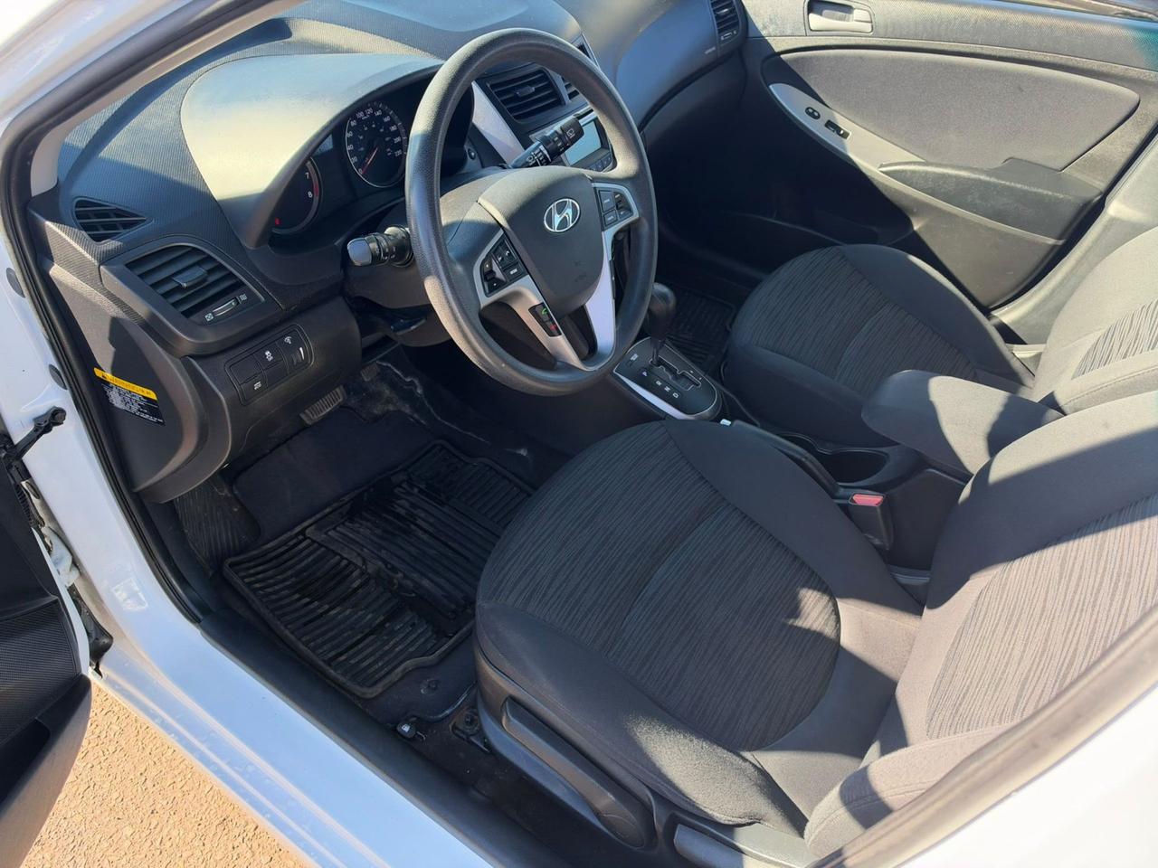 2017 Hyundai Accent SE, SUNROOF, ALLOYS, WINTER TIRES, CERTIFIED Photo