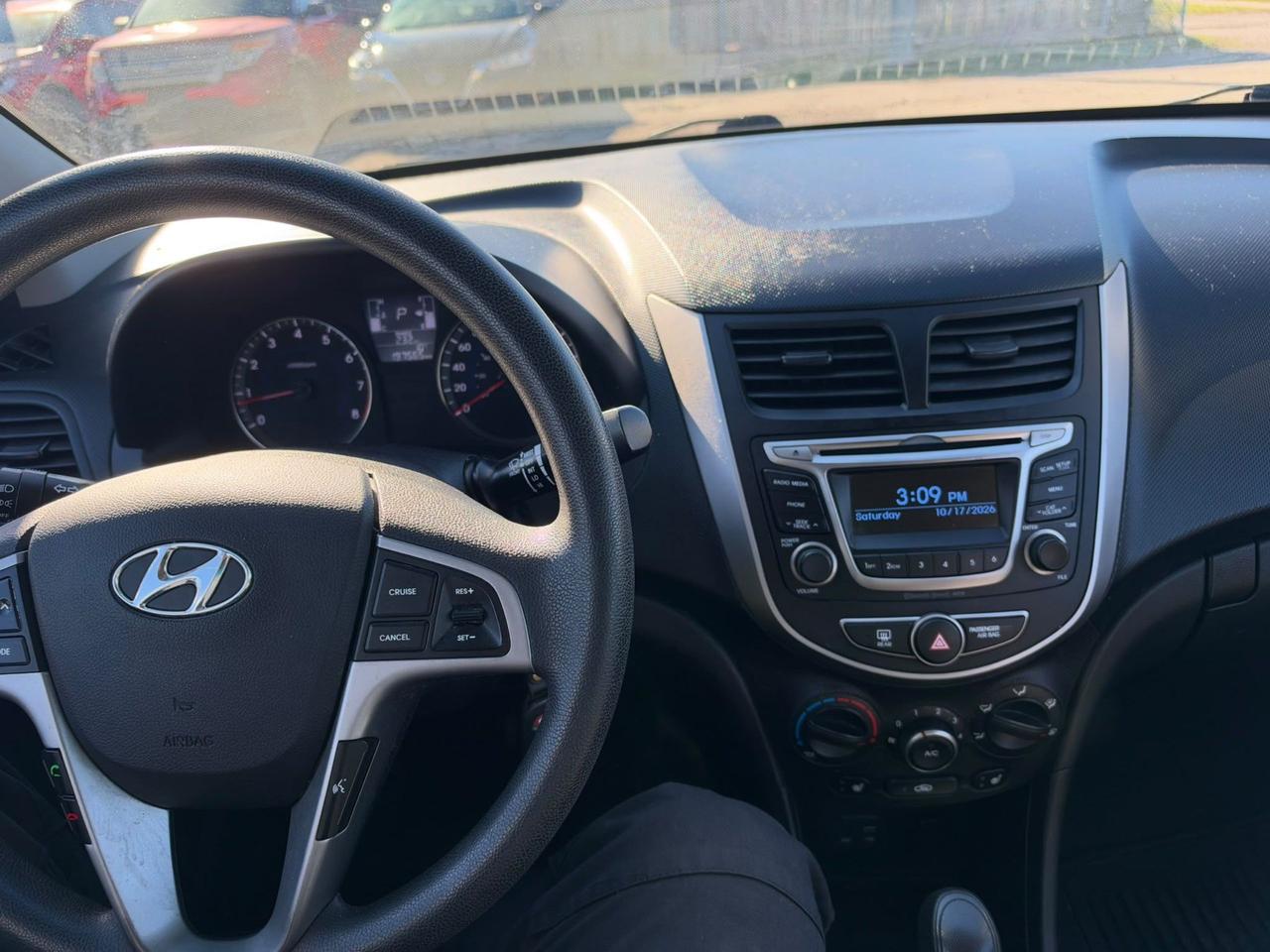 2017 Hyundai Accent SE, SUNROOF, ALLOYS, WINTER TIRES, CERTIFIED Photo