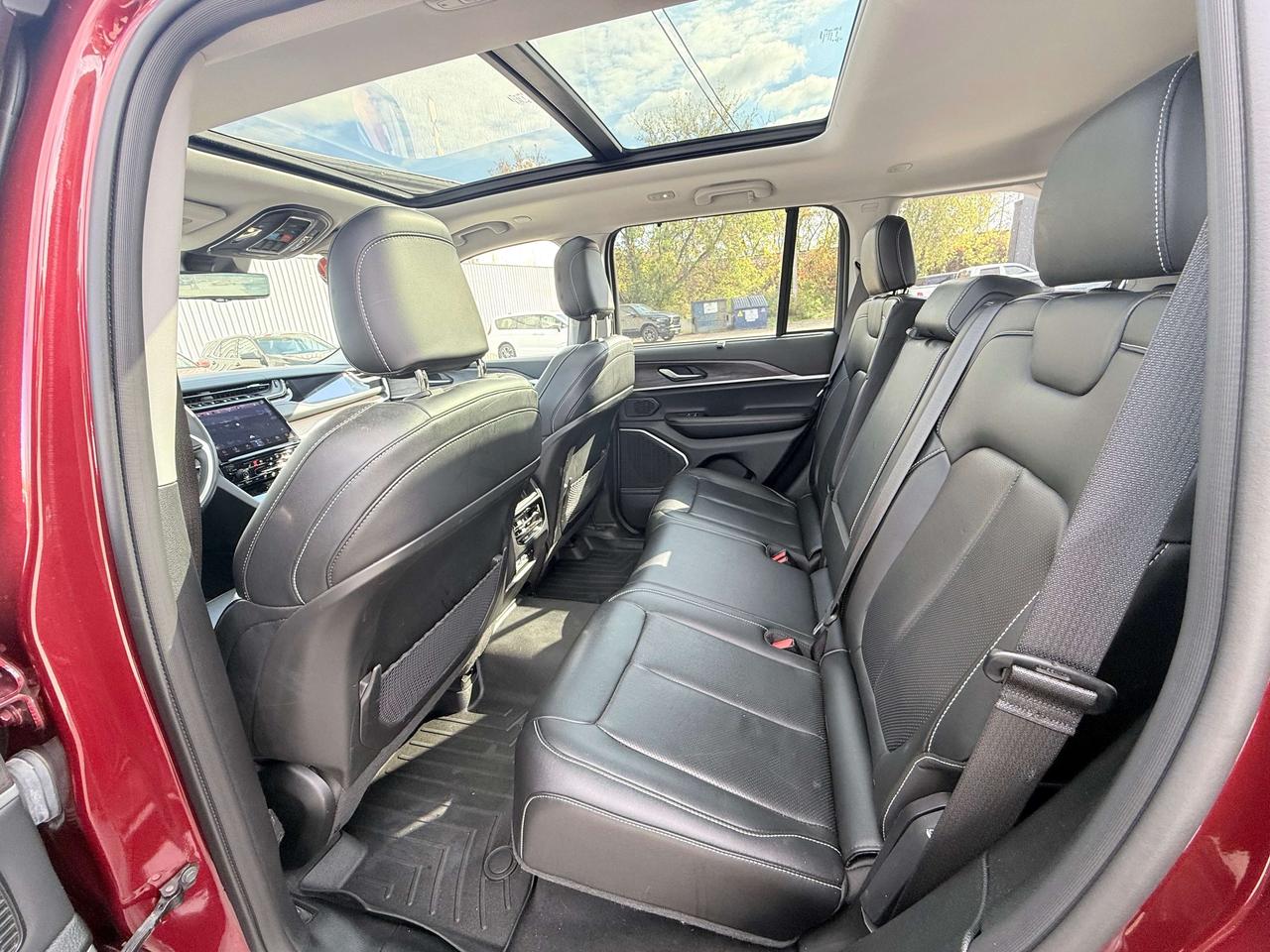 2022 Jeep Grand Cherokee Limited 4X4 - Pano Sunroof - Alpine Sound Photo