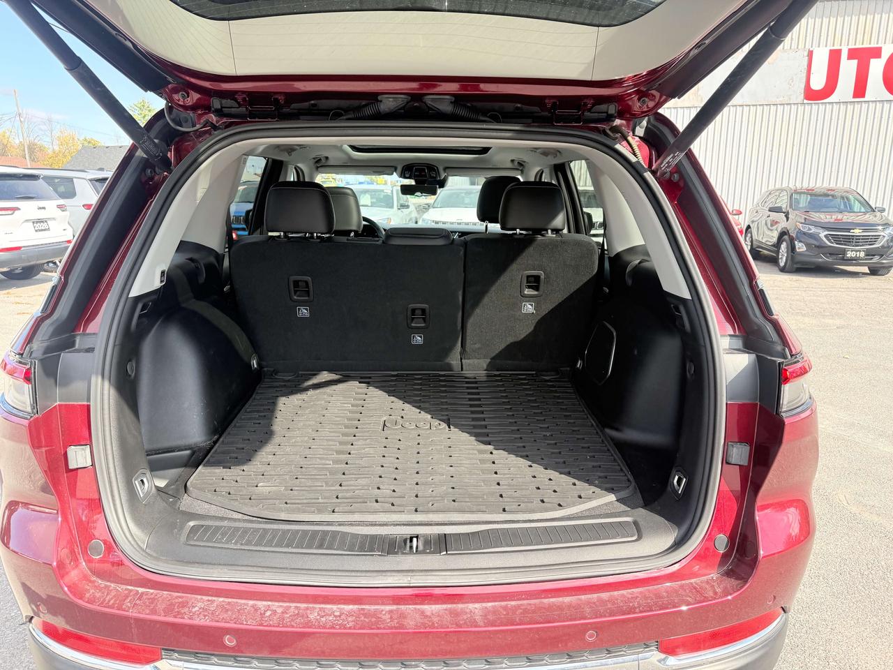 2022 Jeep Grand Cherokee Limited 4X4 - Pano Sunroof - Alpine Sound Photo