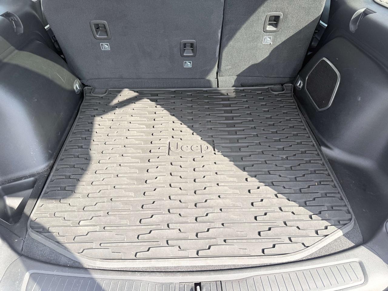 2022 Jeep Grand Cherokee Limited 4X4 - Pano Sunroof - Alpine Sound Photo