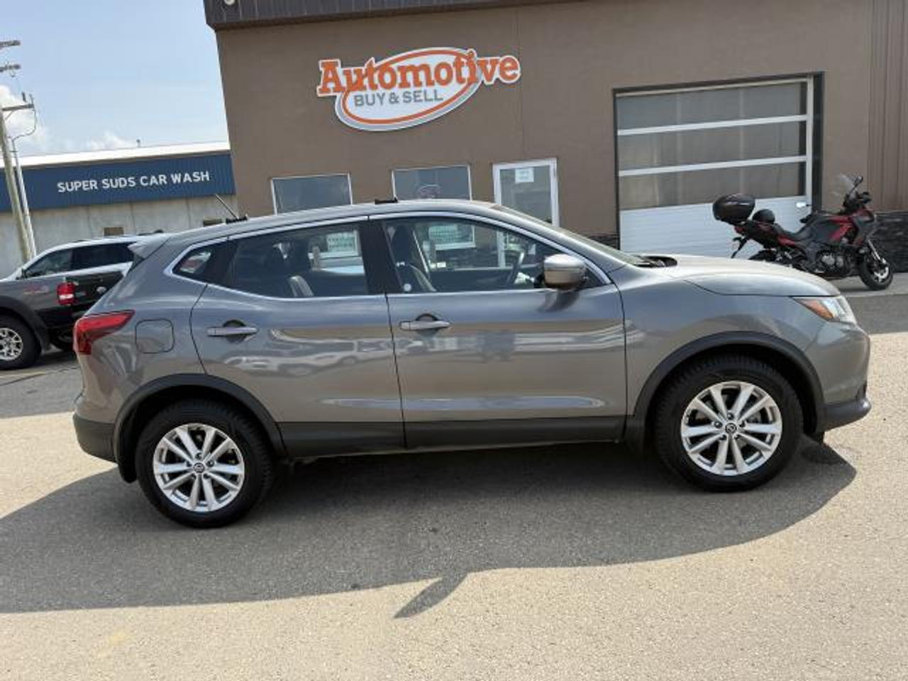 2019 Nissan Qashqai S AWD - Photo #1