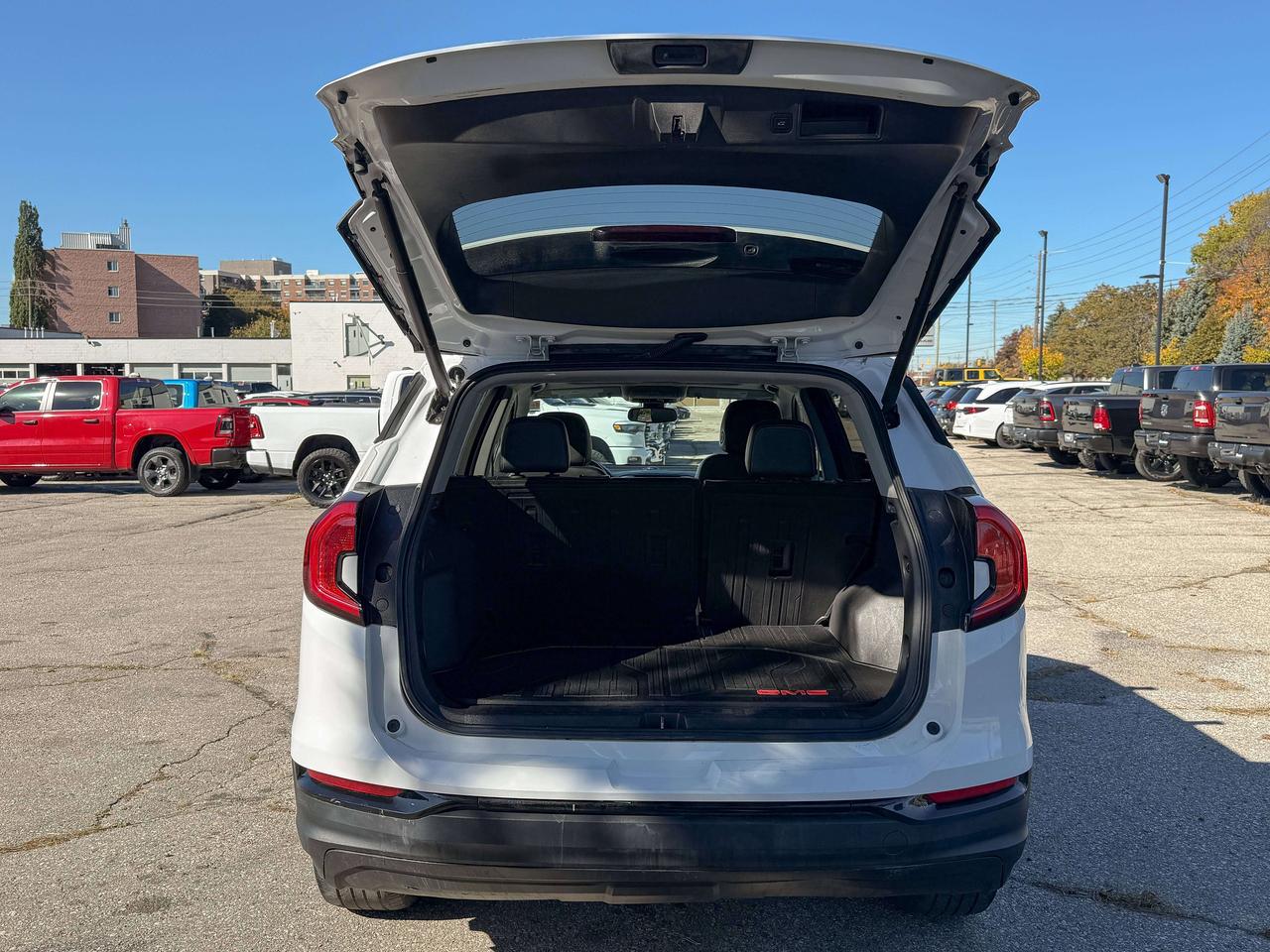 2023 GMC Terrain SLT | BLIND SPOT | SUNROOF | NAVIGATION | Photo